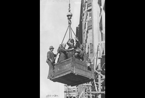 During the construction of the Commonwealth Bank building, those working on the site were hoisted in a wooden bucket by a crane. Amongst those shown in the wooden box are the engineer H.G. Kirkpatrick and the contractor H. Phippard. All those who were involved in the building of the head office were Australian.