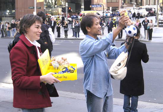 Photograph of RBA staff selling merchandise for the Cancer Council on Daffodil Day 2006