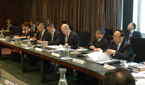 Photograph taken at the Reserve Bank hosted bi-annual EMEAP Deputies Meeting in Sydney on 1 April 2004. Glenn Stevens, Deputy Governor, and Guy Debelle, Head of International Department, represented the Reserve Bank.